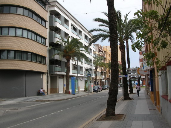 Piso Paseo Marítimo - 2 dorm - 350 € - ref. 206