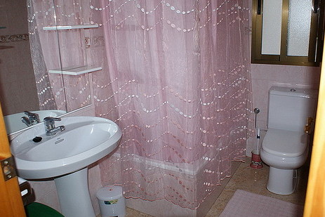 Baño con bañera, piso Papa Luna, Benicarló