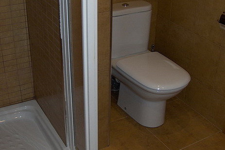 Baño con ducha, piso Felipe V, Peñiscola